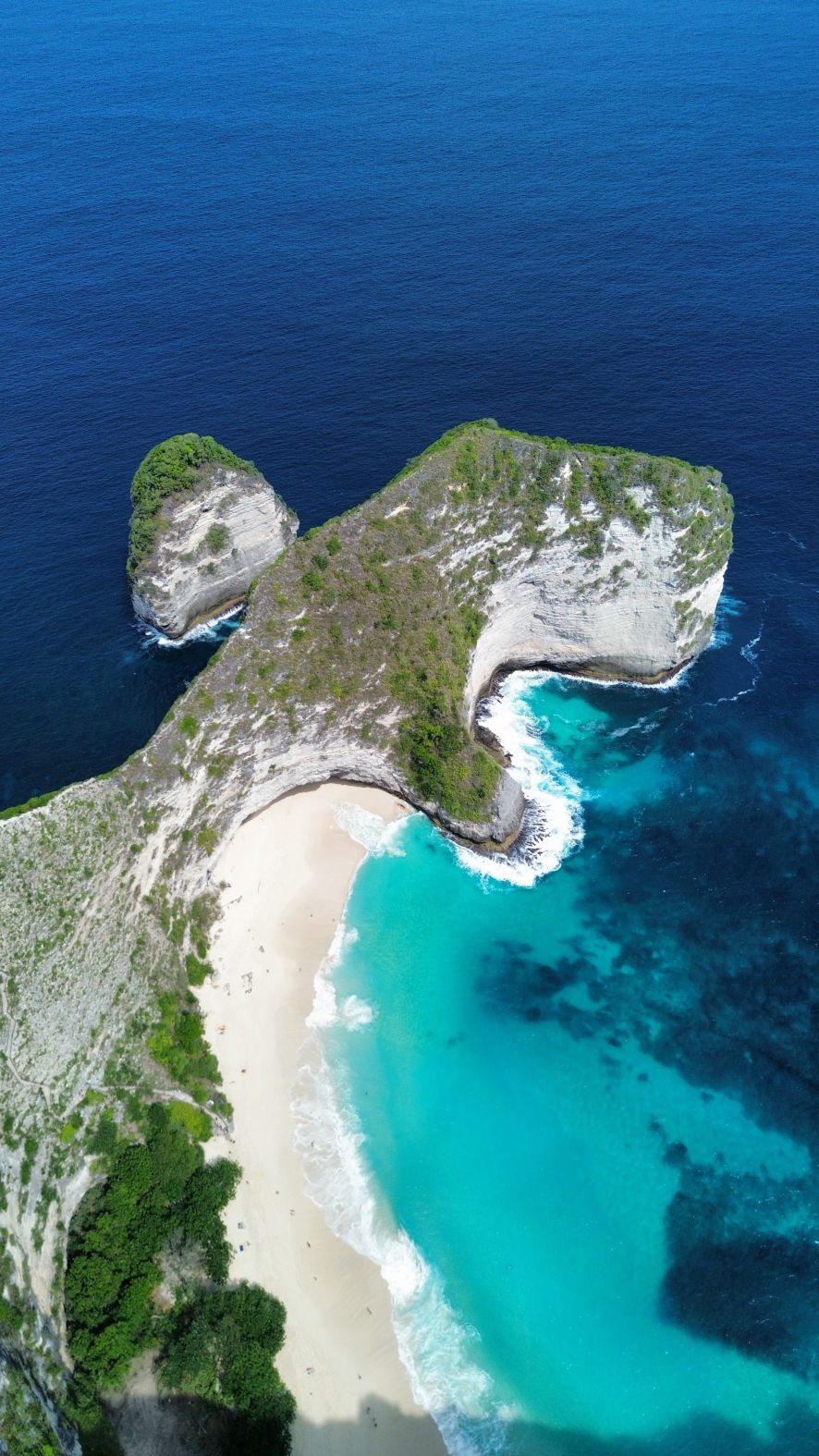 La magnifique plage de Kelingking