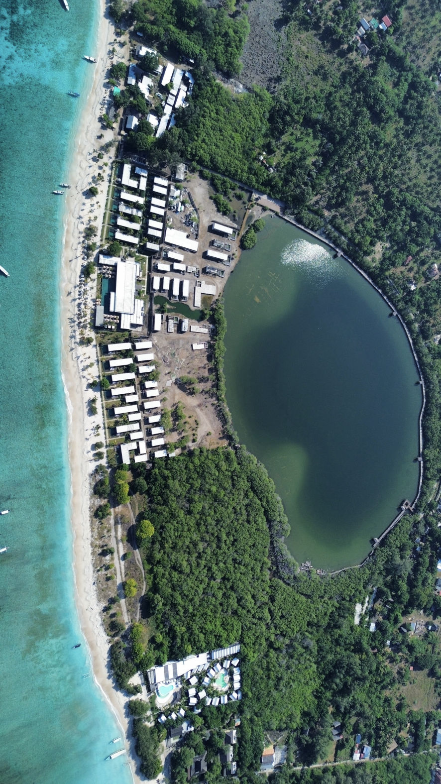 Le lac de Gili Meno