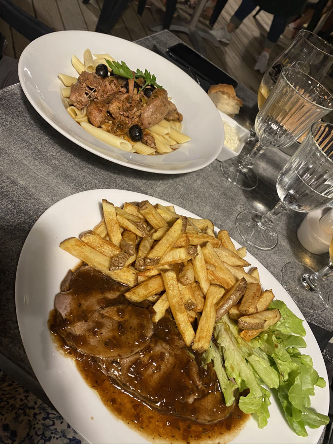 Les plats typiques avec de la viande corse au restaurant A bona Stella