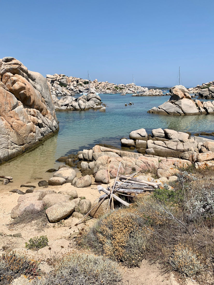 De magnifiques petites criques, ici la Cala della Chiesa