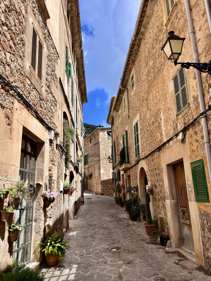 Les jolies petites rues de Valldemossa