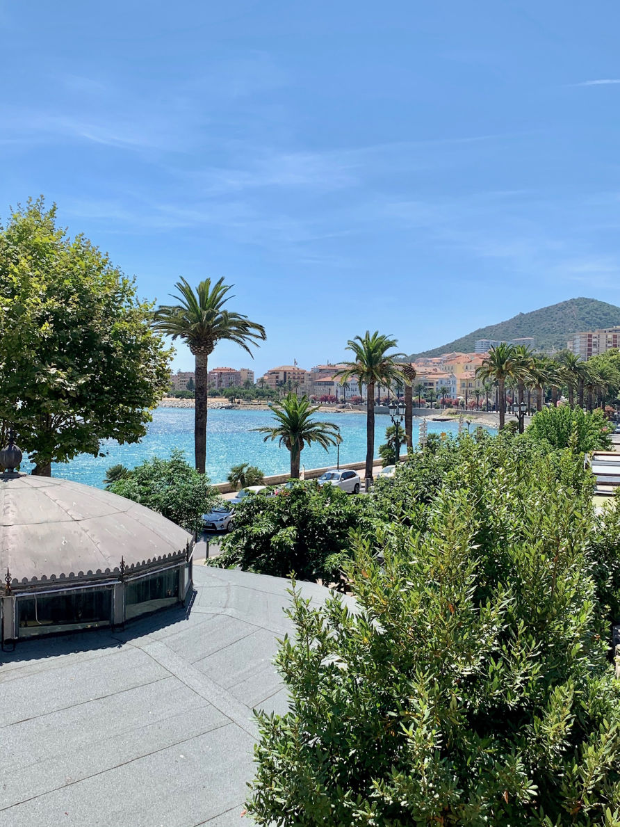 Le bord de mer à Ajaccio