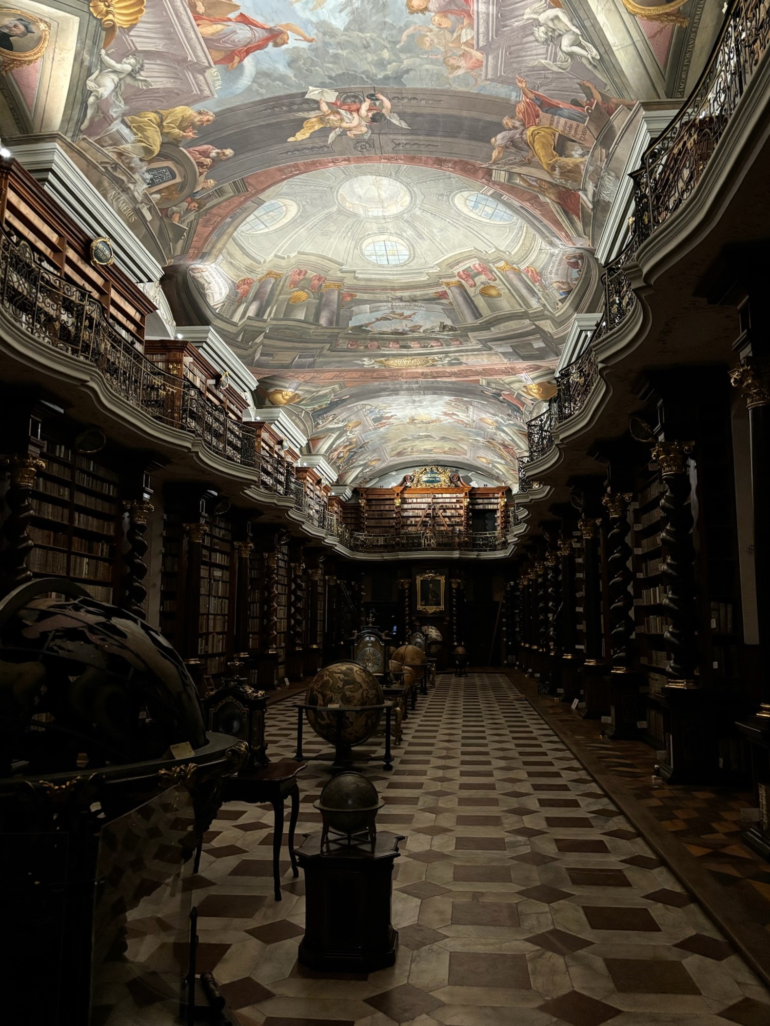 La bibliothèque du Clementinum