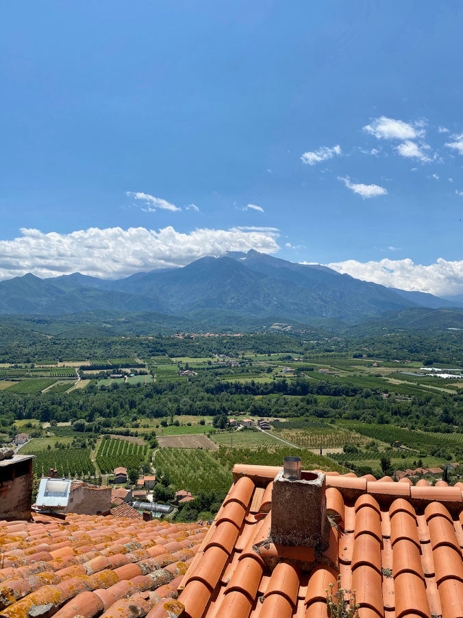 Vue sur le Canigou depuis le village d'Eus