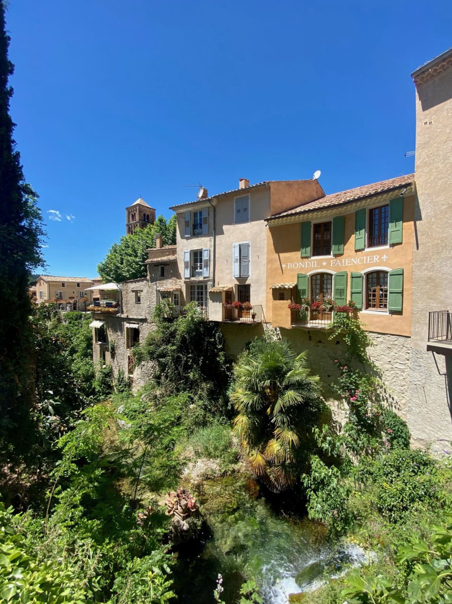 Moustiers-Sainte-Marie, un des plus beaux villages de France