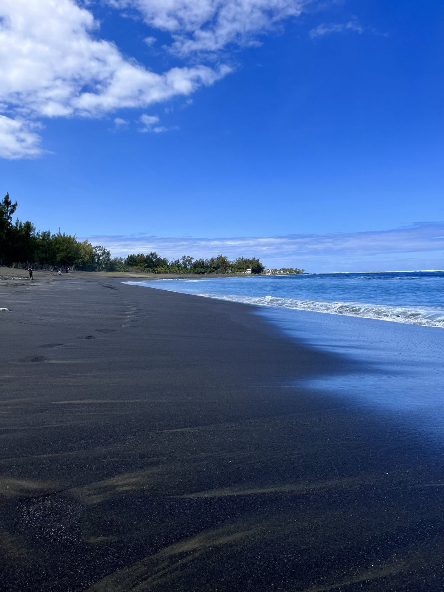 La Plage de sable noir de l'Etang-Salé