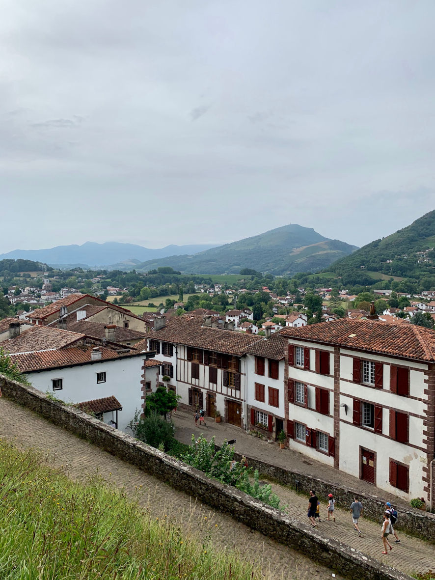 La vue depuis le mirador de la Citadelle de Saint-Jean-Pied-de-Port