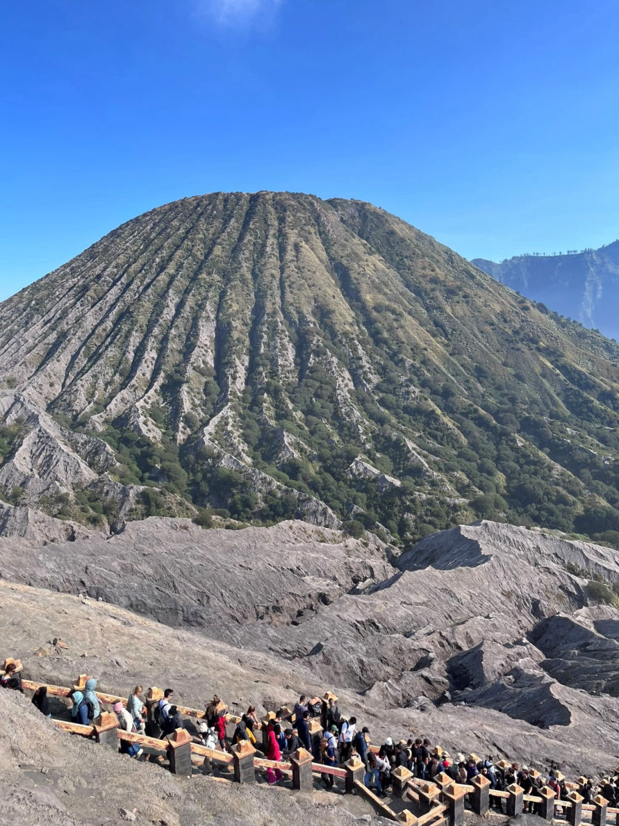 La montée jusqu'au cratère du volcan Bromo