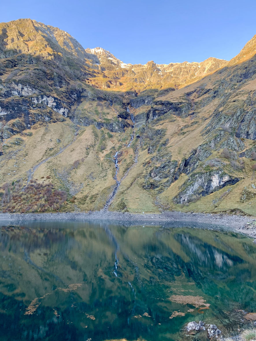 Le lac d'Oô à l'automne