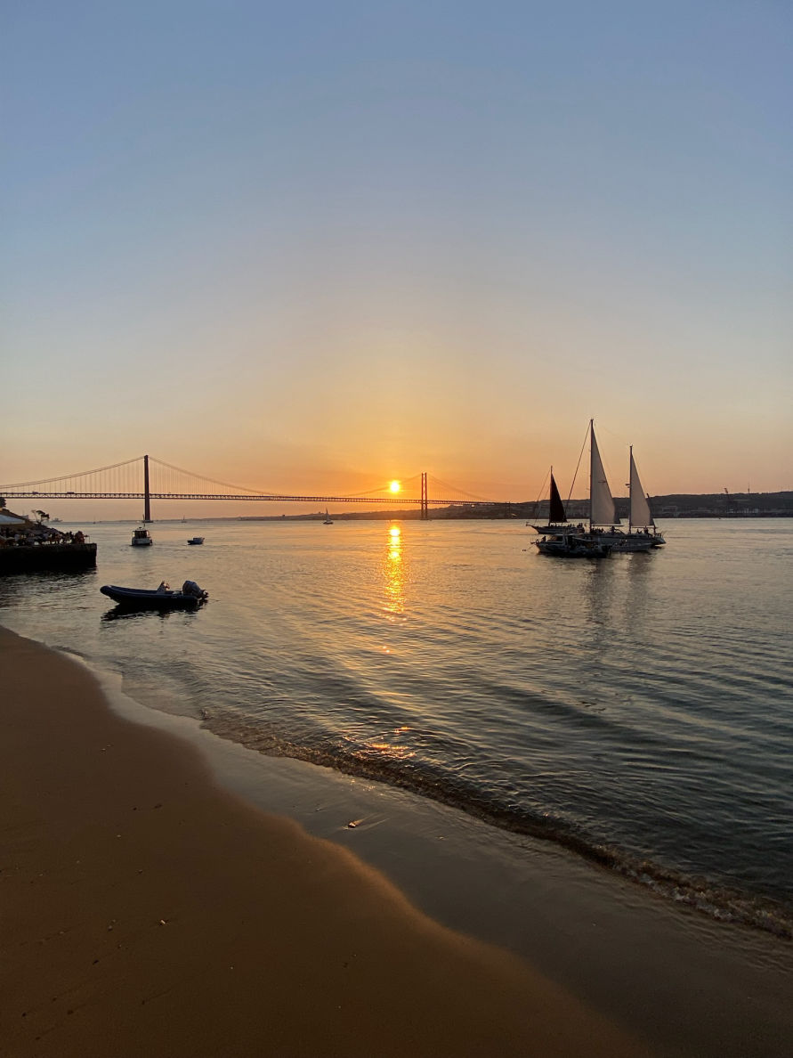 Le sunset sur le pont du 25 avril