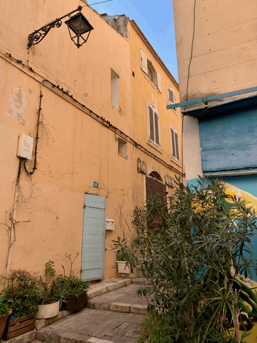 Les rues charmantes du quartier du Panier à Marseille