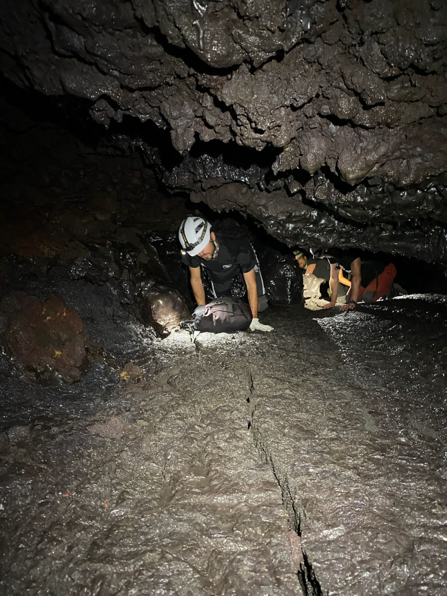 Spéléo dans les tunnels de lave à la Réunion