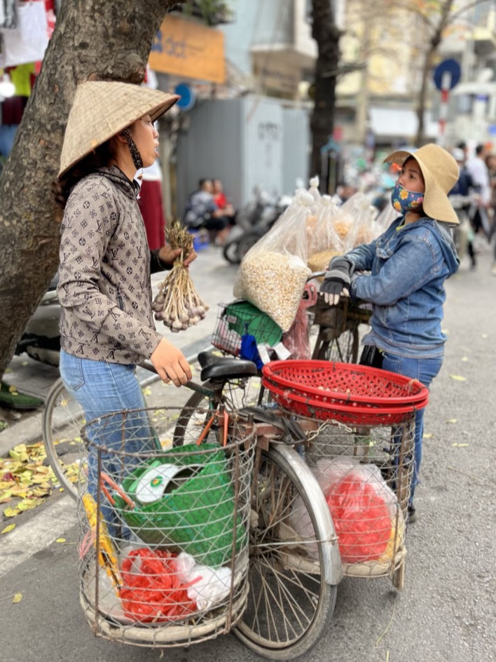 Les marchandes ambulantes d'Hanoï