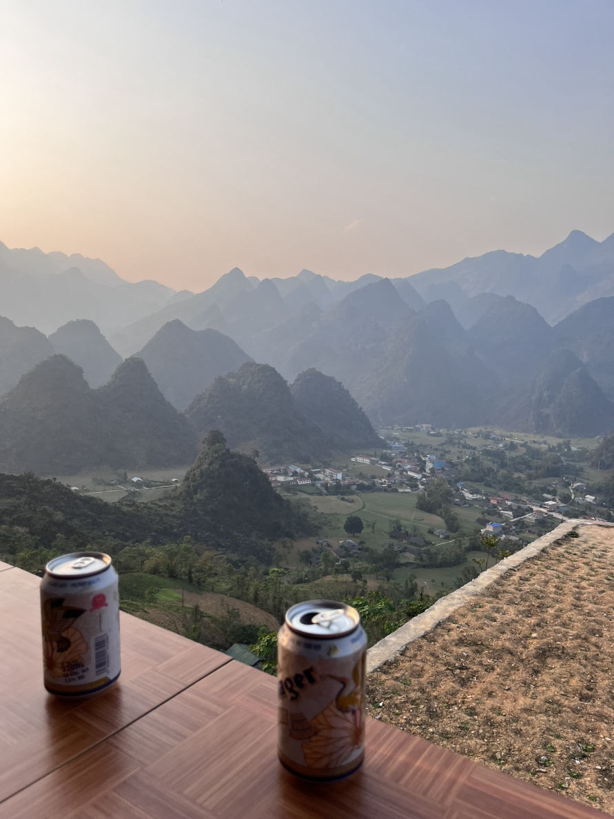 Pause apéro au point de vue de Lũng Hồ