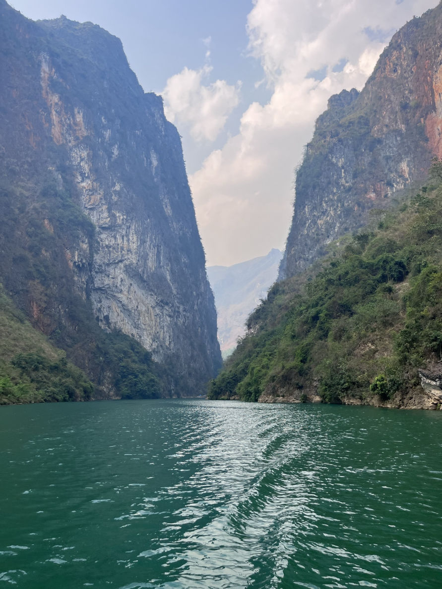 Activité bateau à Nho Que river, Tu Sán