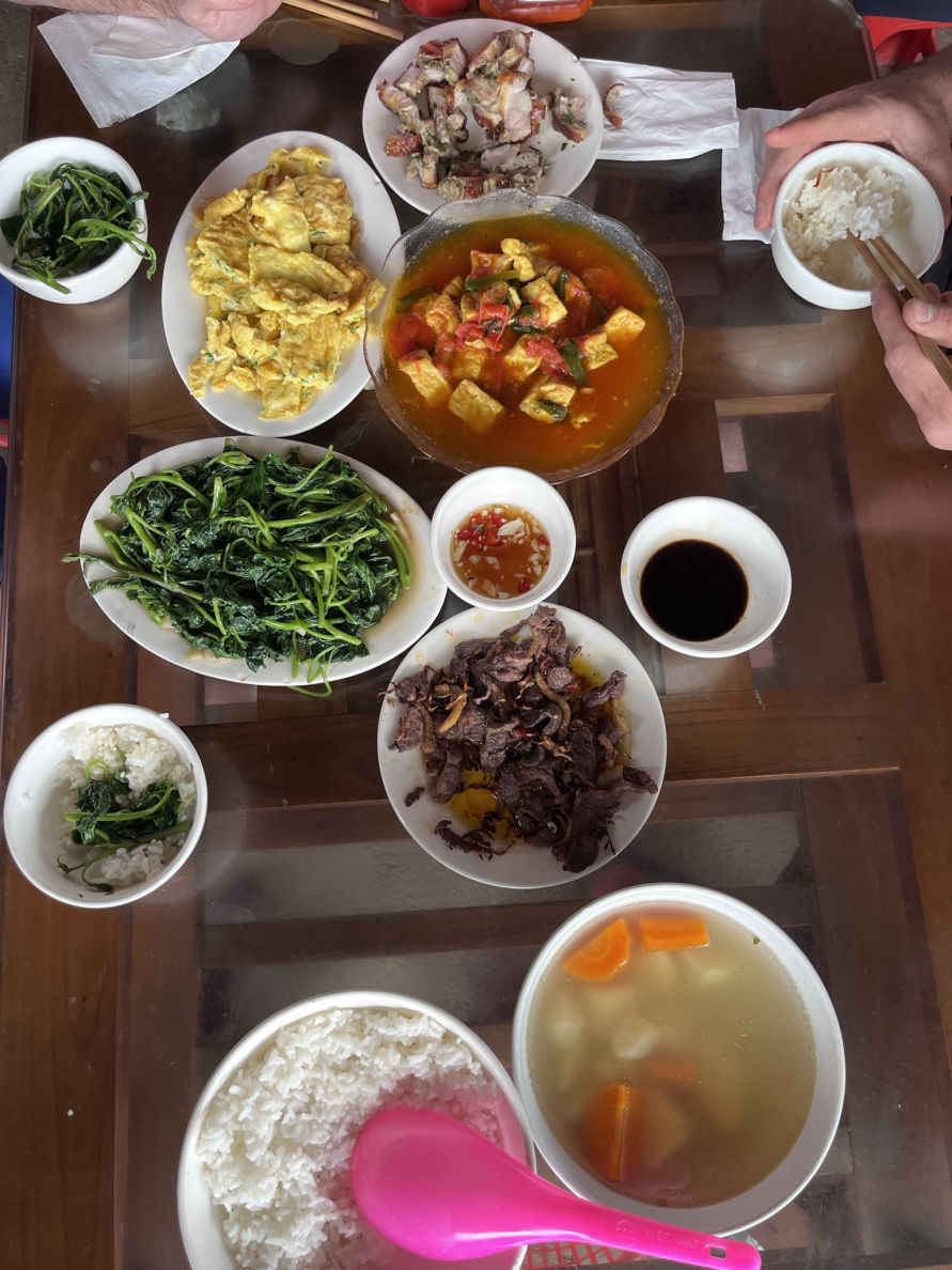 Festin au restaurant Nhá Hàng Hà Luong