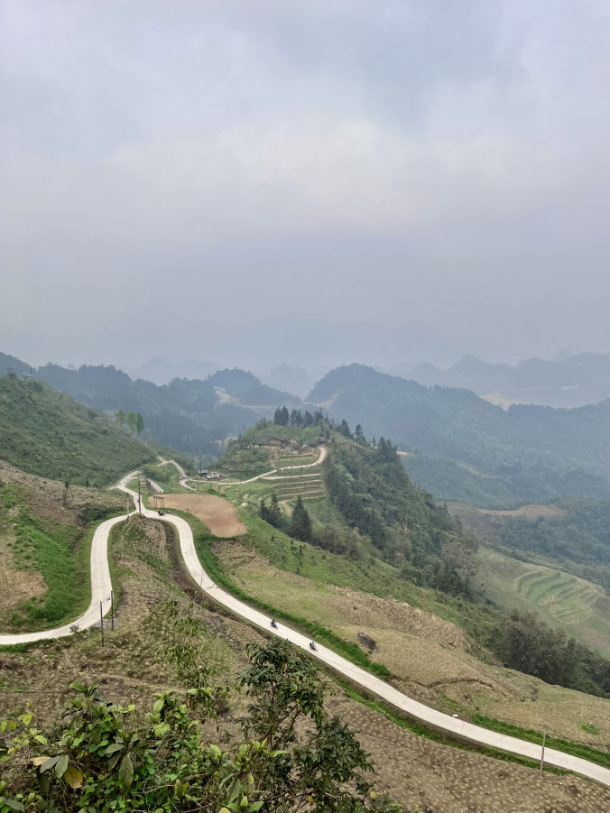 Les paysages brumeux sur la Ha Giang Loop