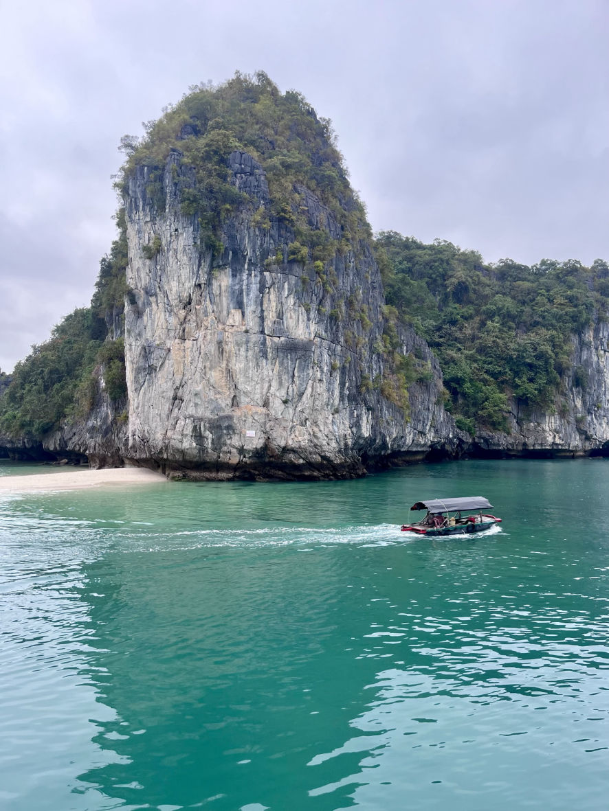 Les magnifiques paysages de la baie de Lan Ha