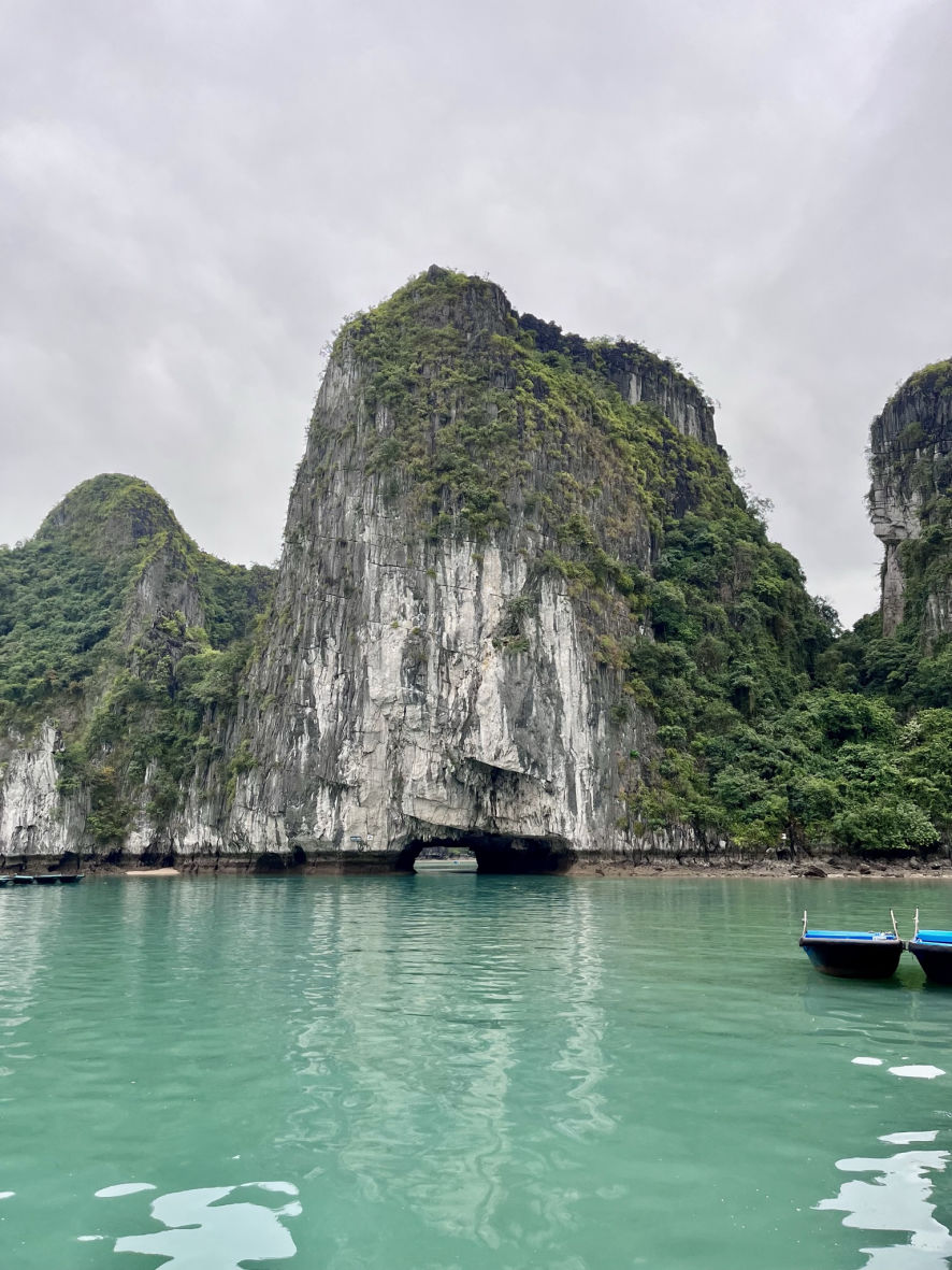 Activité kayak dans la baie d'Halong
