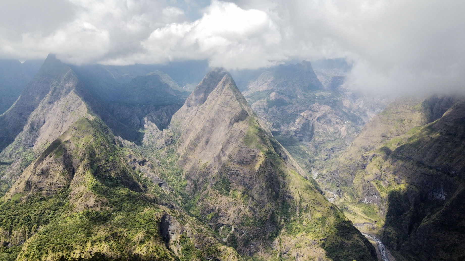Le cirque de Mafate vu de drone
