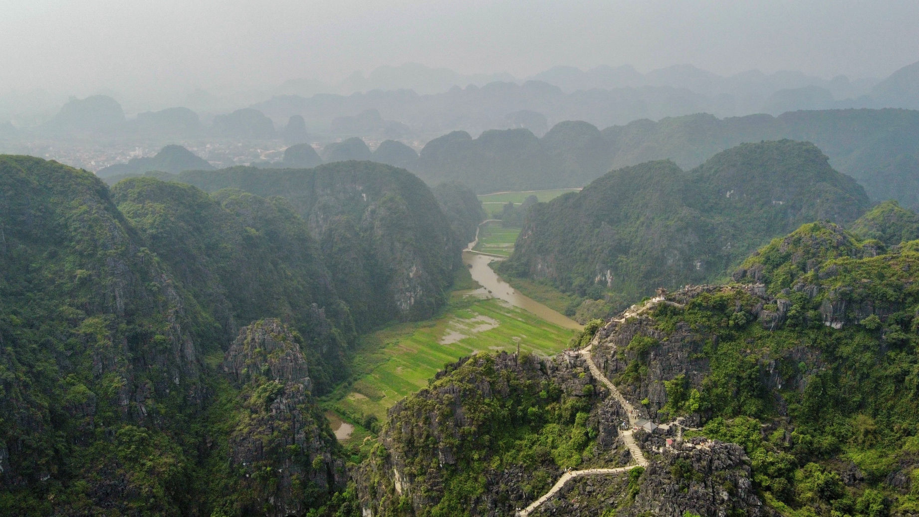 La vue en drone sur les rizières depuis Hang Mua