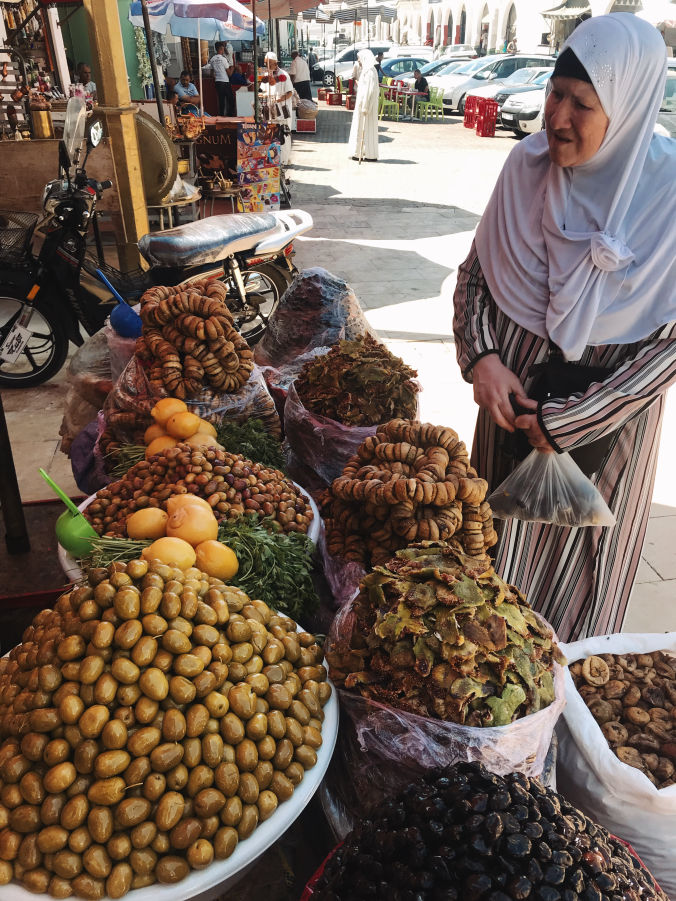Un marchand de spécialités locales à Moulay Idriss