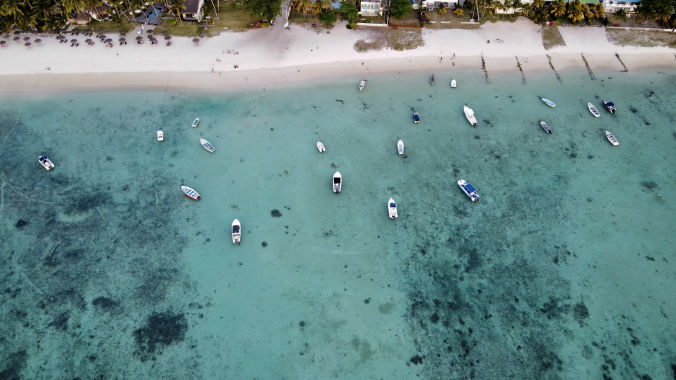 La plage de Trou-aux-Biches vue de drone