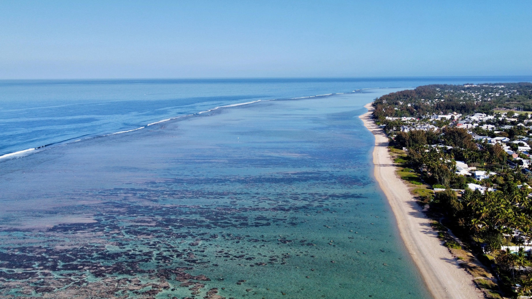 Le lagon de la Réunion vu de drone
